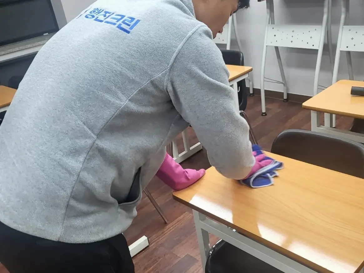 동래구 명륜동 유치원 책걸상 교실 위생청소 사례 - 행진크린