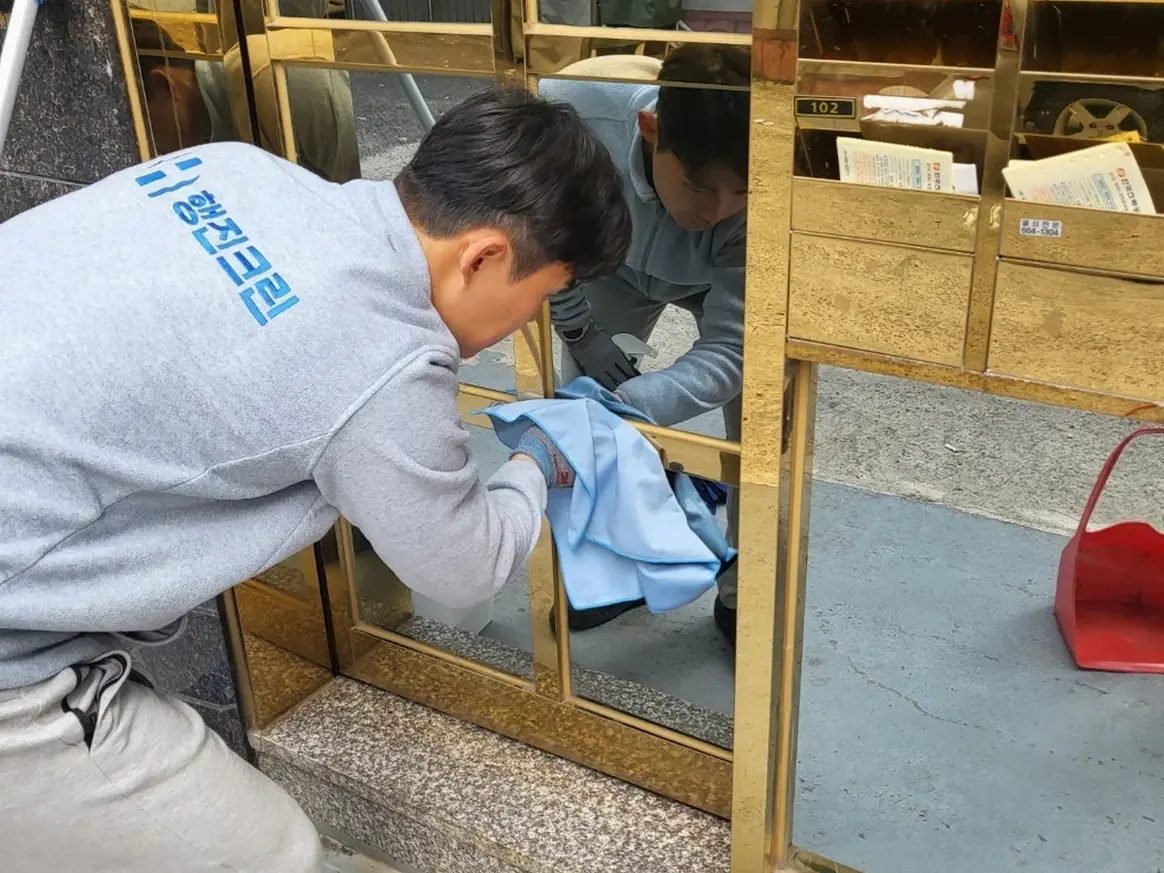 동래구 명륜동 상가 난간·손잡이 계단실 위생청소 사례 - 행진크린