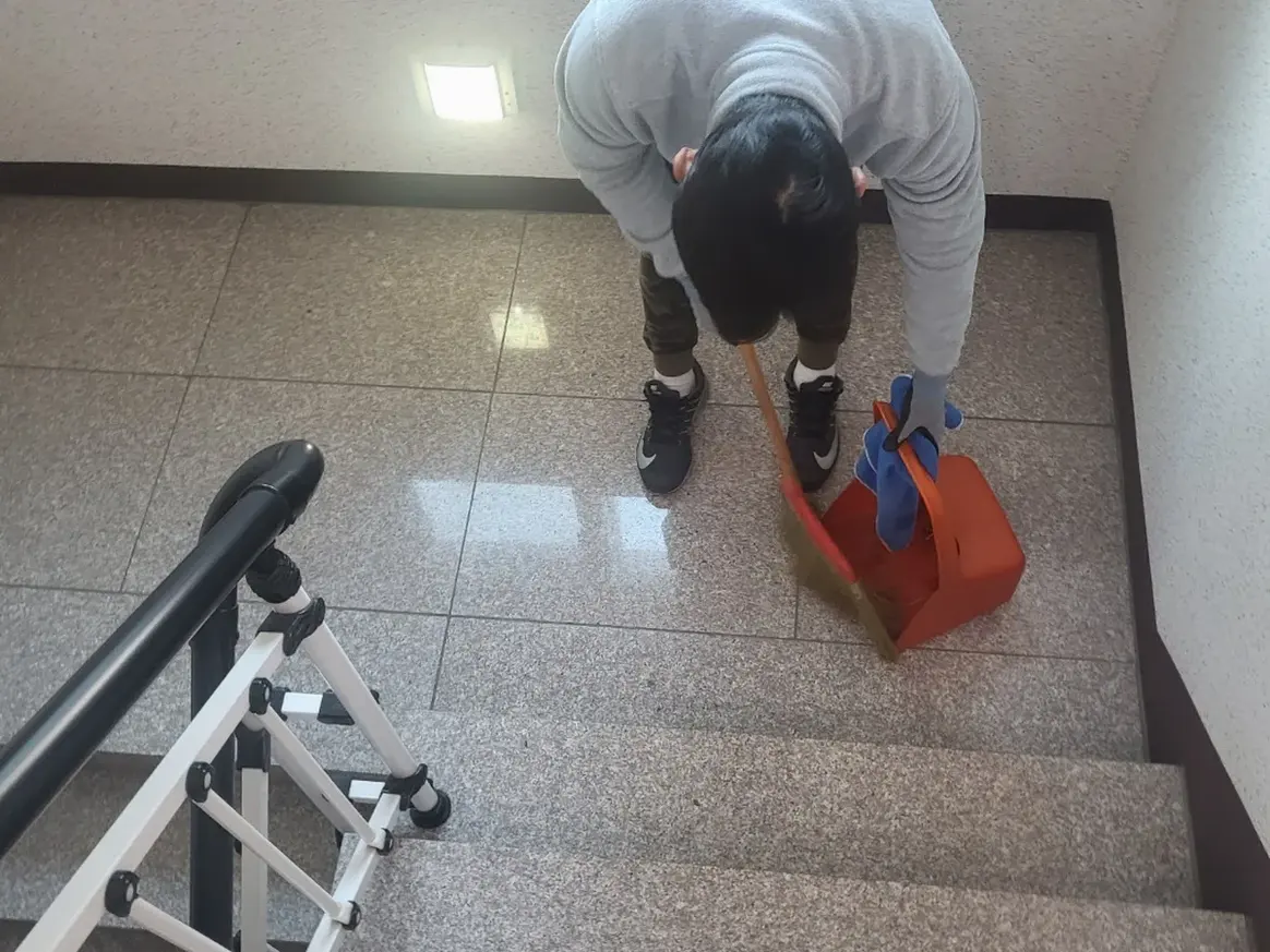동래구 명장동 오피스 기계실 장비 주변 정밀 위생청소 사례 - 행진크린